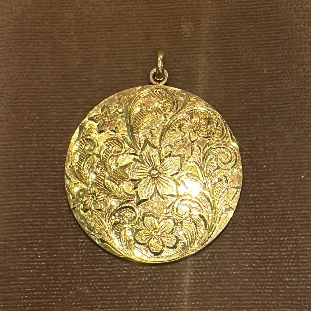 Real 10K Yellow Gold Large Floral Flowers Locket Pendant for Necklace (not 14K )